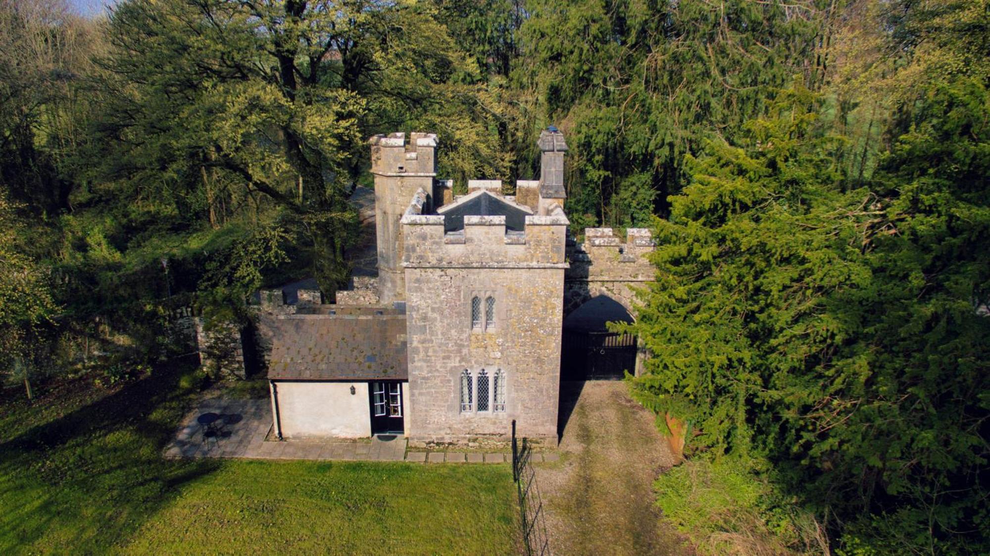 Anne'S Grove Miniature Castle Villa Castletownroche Exteriör bild